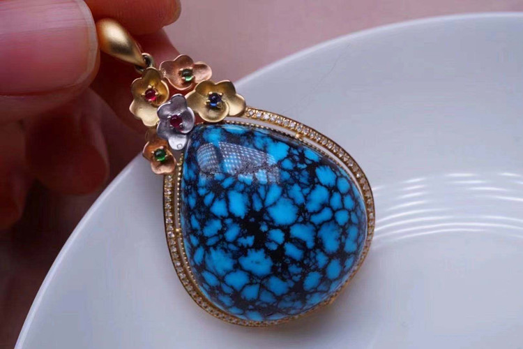 绿松石乌兰花是哪的料,乌兰花绿松石真假图