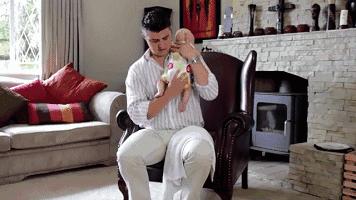 宝宝有胀气怎么拍嗝最有效,宝宝胀气后如何快速拍嗝