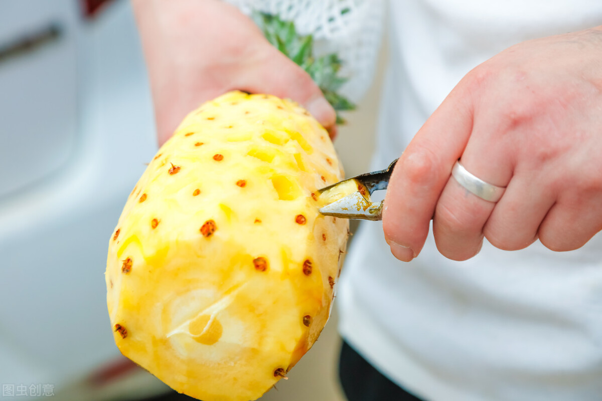 买菠萝怎么避免黑心,菠萝如何挑选甜的