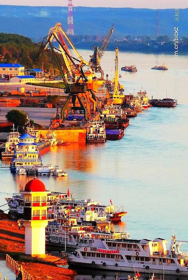 黑河挨着哪里,黑河远方文学