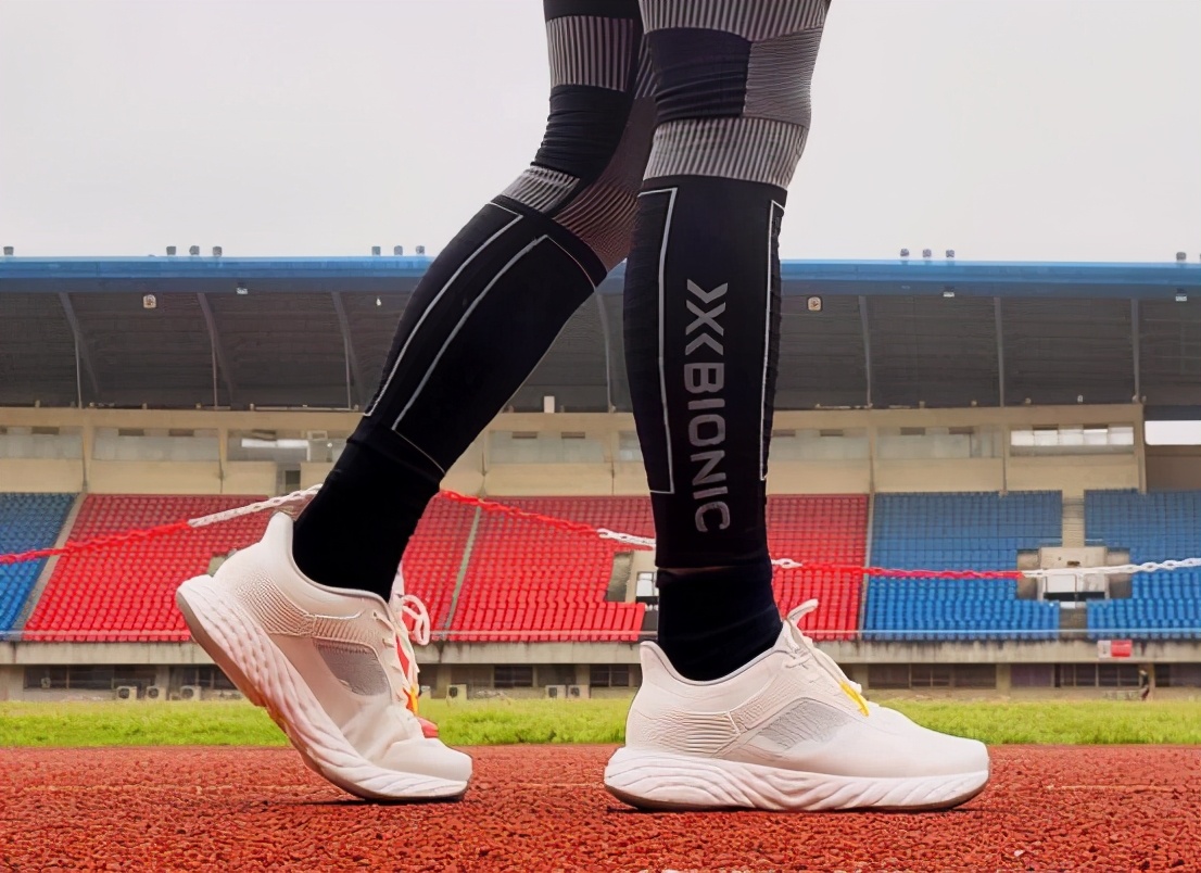 走路轻软跑步双弹颜值时尚，OneMix逍遥游休闲跑鞋实测