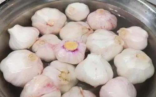 冰糖白醋腌糖蒜的比例是多少,做糖醋蒜加不加水呢