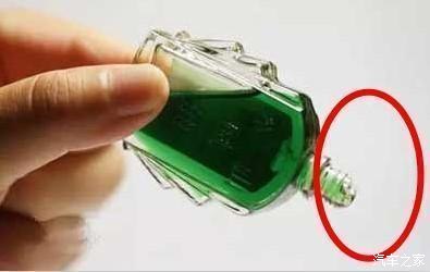 汽车玻璃贴痕怎么清理,汽车玻璃上的年检贴胶怎么清除