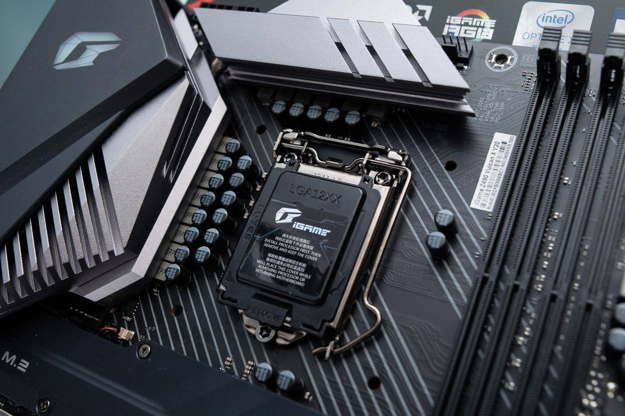 英特尔10代cpu能搭配的主板,英特尔10代cpu是钎焊吗