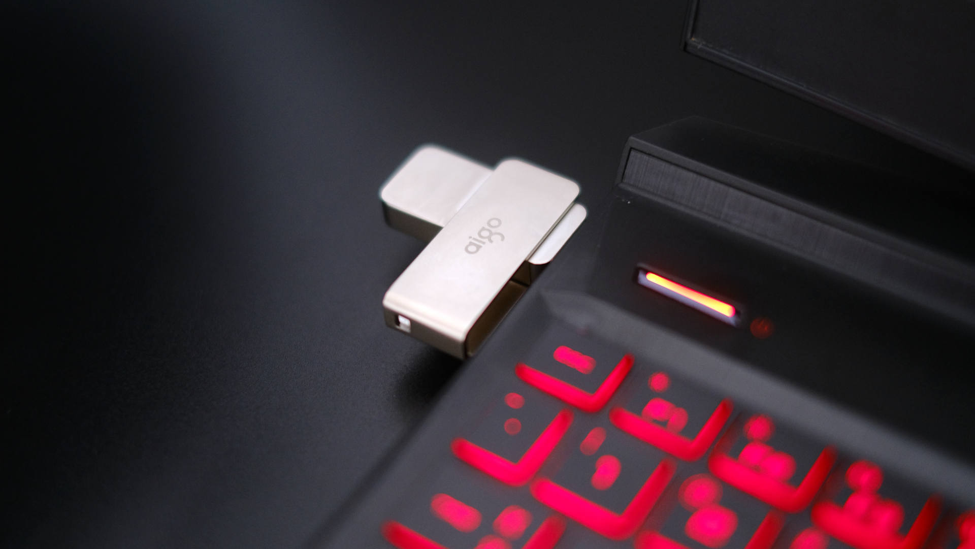 爱国者u盘u330和u350哪个好,爱国者u盘330测评