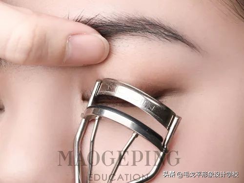 睫毛夹如何刷睫毛,怎么用睫毛夹刷睫毛