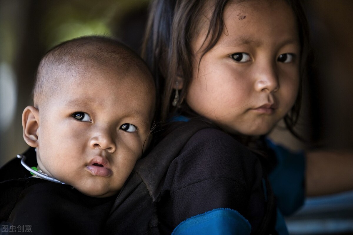 我翻了6千条评论,找了38个故事,为你呈现真实的中国姐弟关系