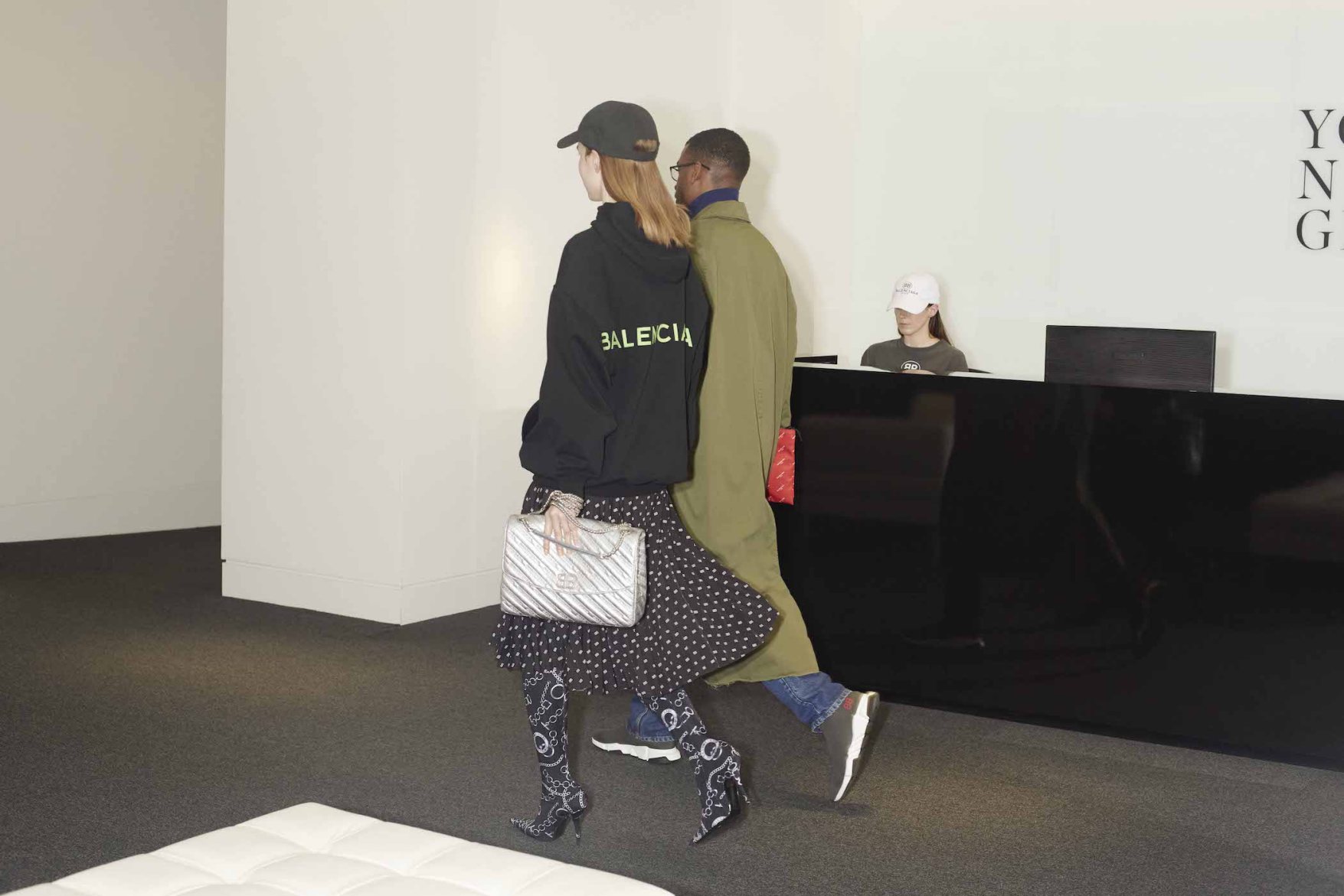 杨幂唐嫣都在穿的鞋子,巴黎世家袜子鞋杨幂同款