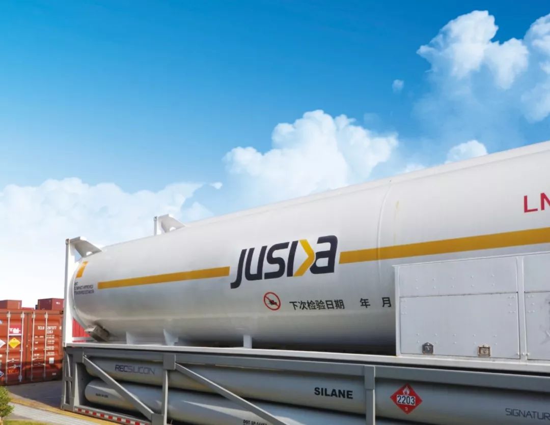 lng罐式集装箱和普通集装箱,把快递装进箱货车里