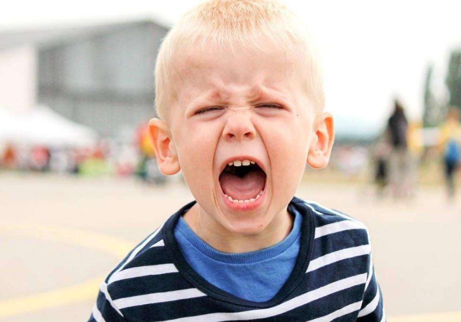 孩子脾气倔强家长应该怎么做,孩子脾气很倔怎么开导他