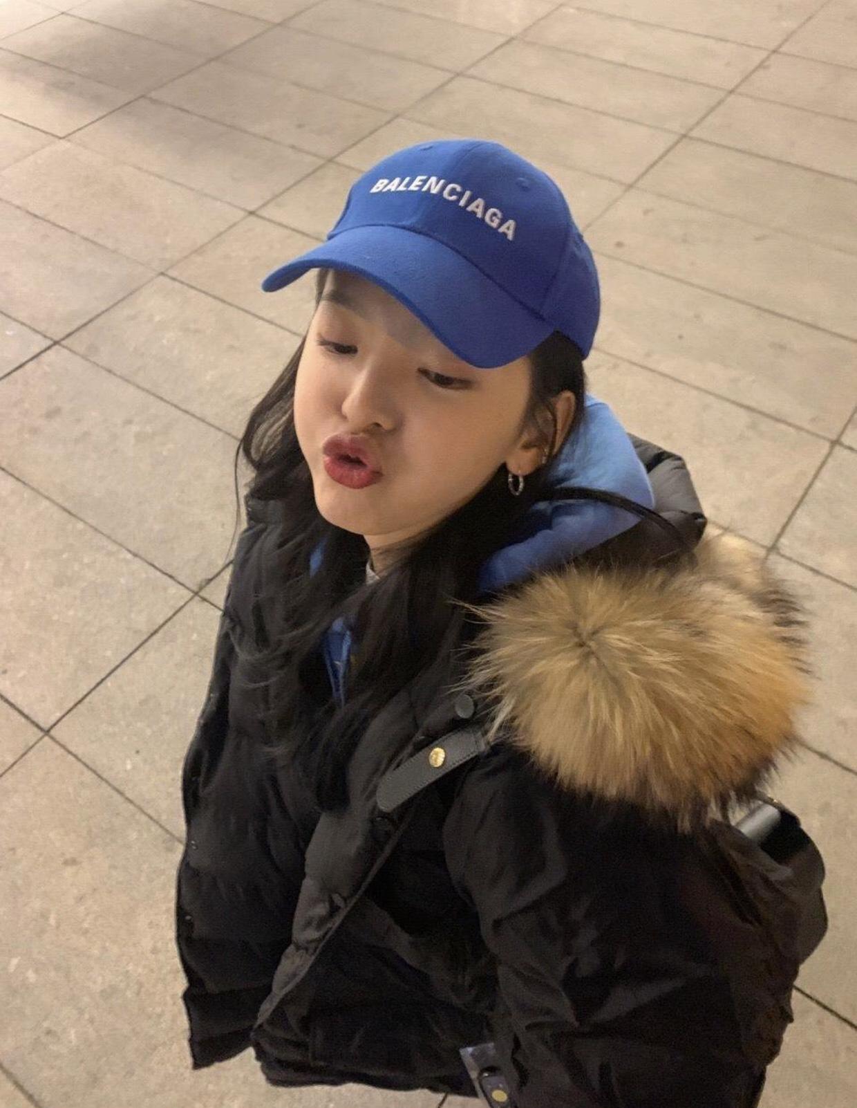 章若楠气质穿搭,章若楠卫衣叠穿衬衫