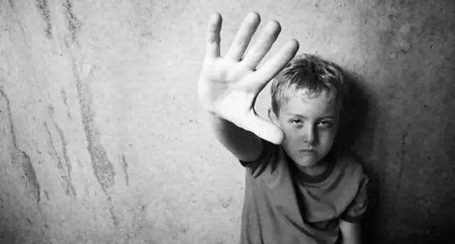 韩国“N号房”事件心有余悸，无法治愈的恋童癖，我们该如何保护孩子？