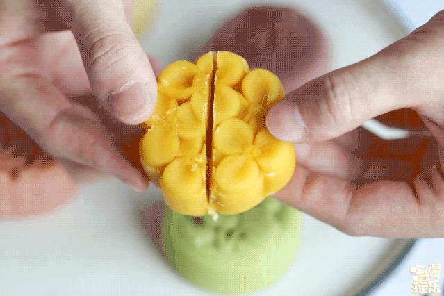 最好吃的月饼健康解馋,吃各种各样的超多月饼全部吃完