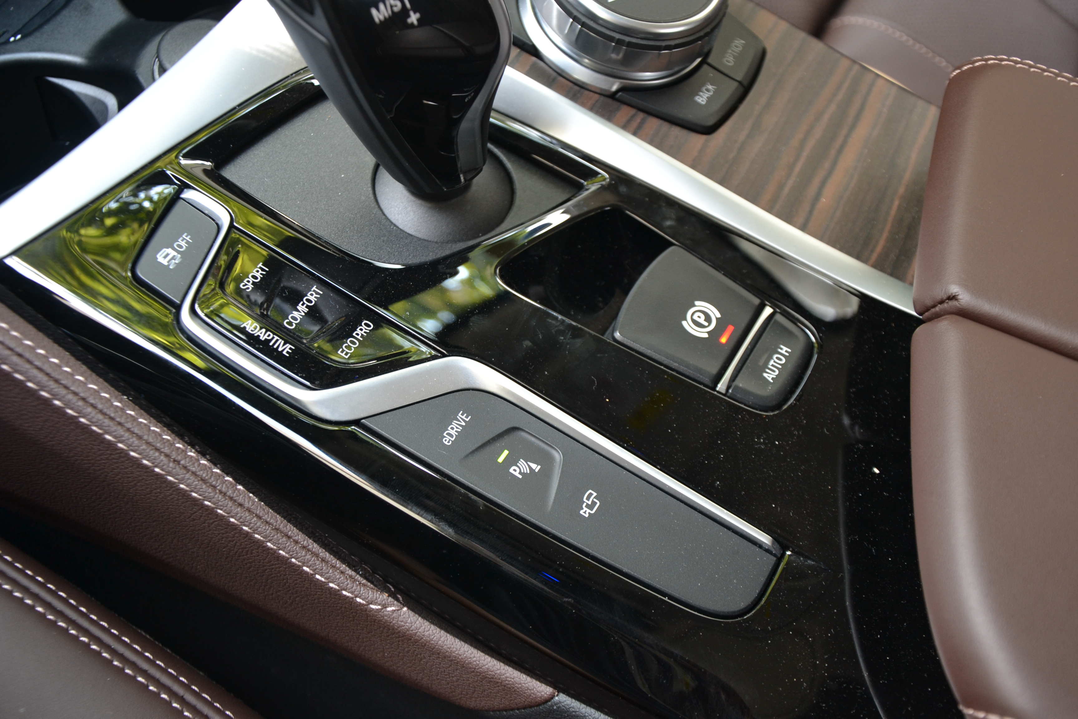 宝马530le混动可以边跑边充电吗,宝马530le新能源驾驶感受