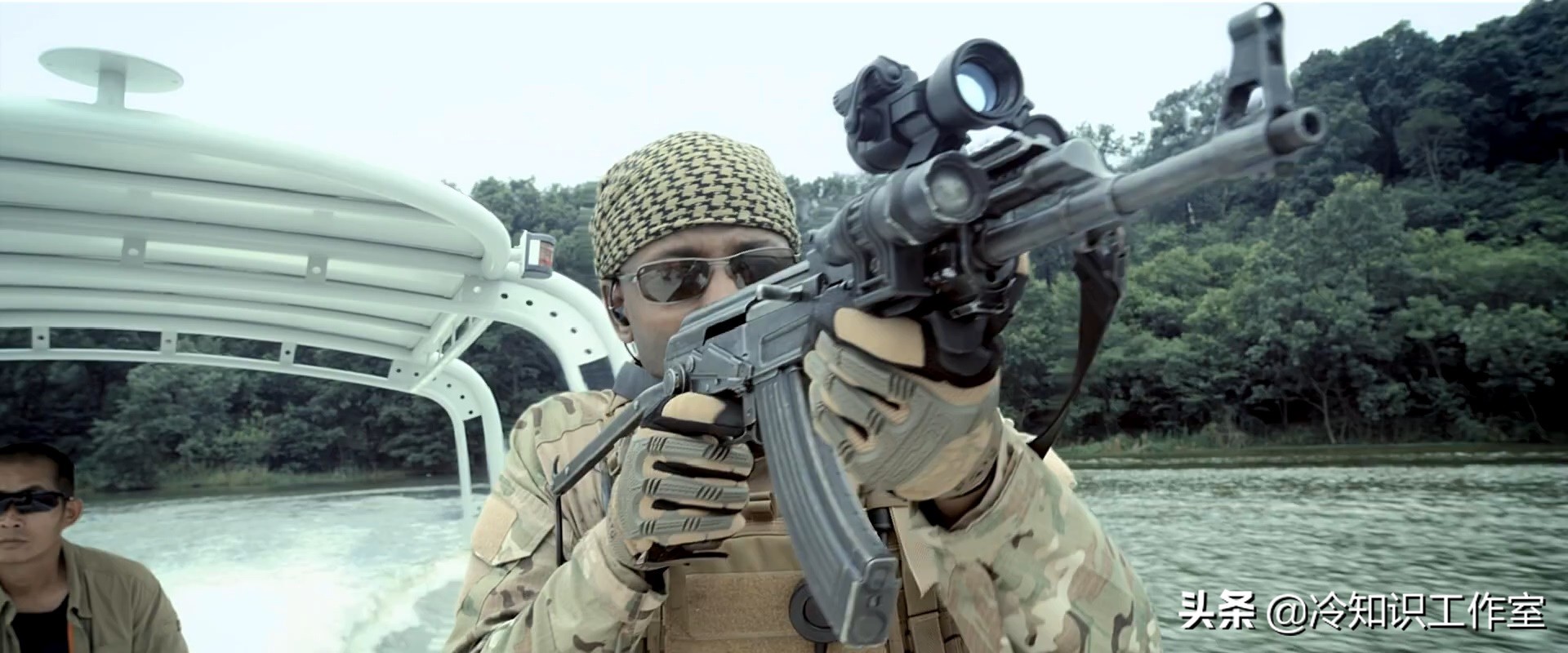 战狼二解说介绍枪械,战狼2枪械训练视频