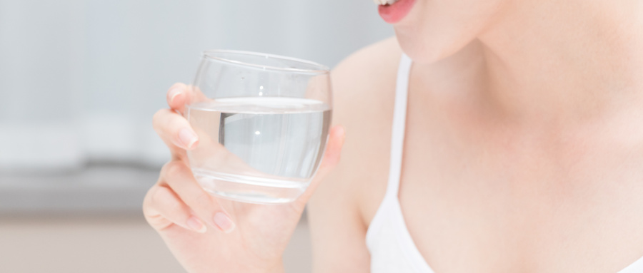 女孩子第一次使用酒店浴缸,第二天*处私**长了痘痘,是性病吗?