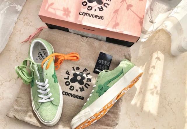 脚下穿什么鞋子能看出来,脚下的鞋子各式各样