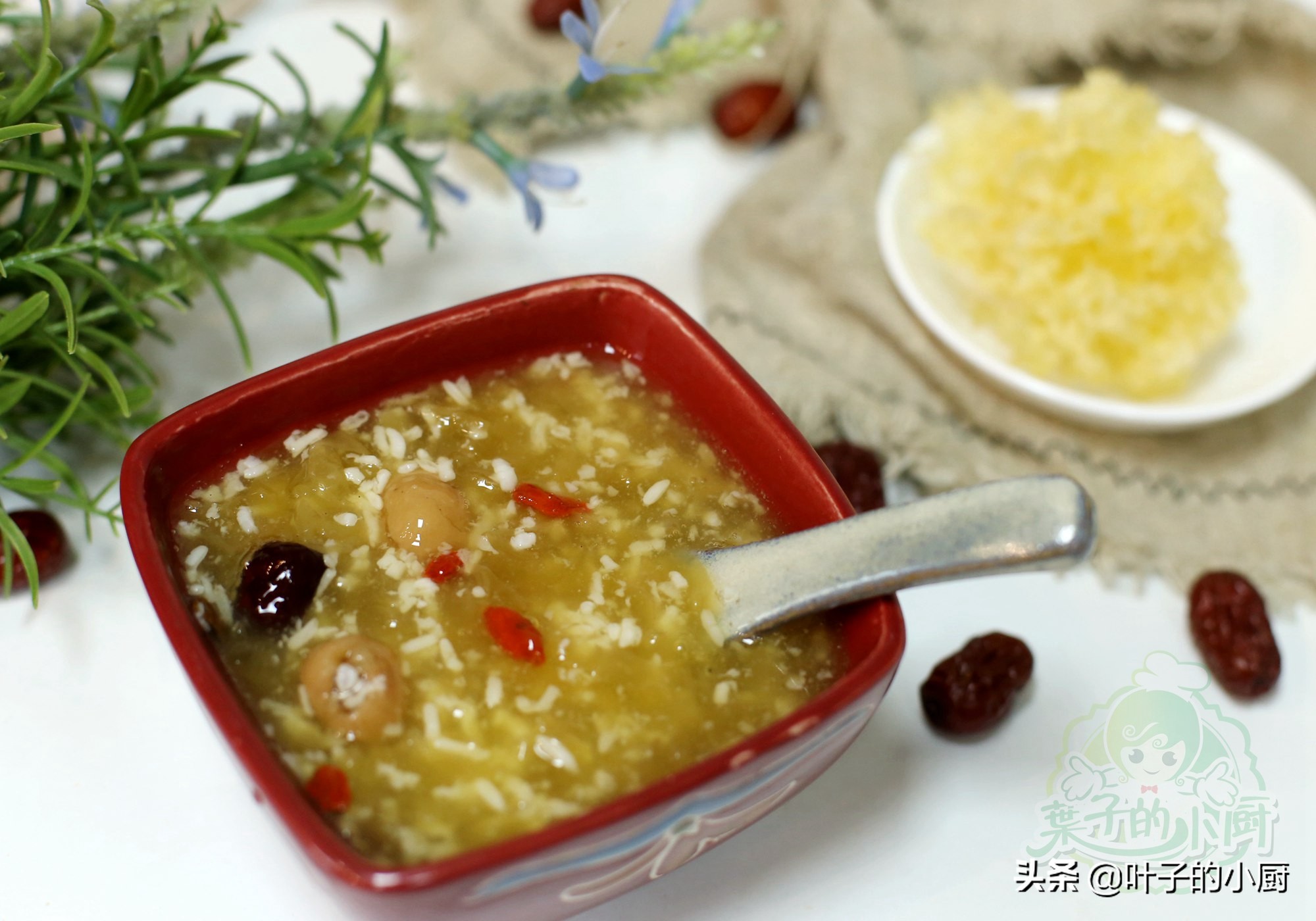 高压锅炖银耳汤要多久才有胶质,红枣枸杞桂圆银耳汤怎样煮出胶质