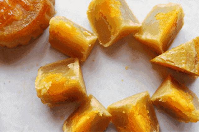 因为在脸书上分享躲避海关检查的小技巧，这个妹子悲剧了……