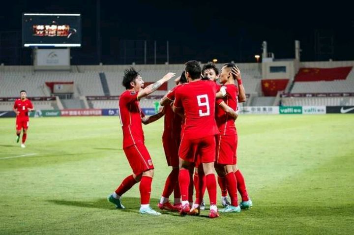 中场冲锋陷阵张稀哲,于大宝吴曦张稀哲破门