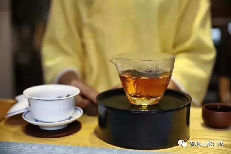 拒绝“人从众”！这个国庆必须到都江堰耍个“懒”，老街茶房、泥塑木作、古园书屋，快来享受你的小闲趣~