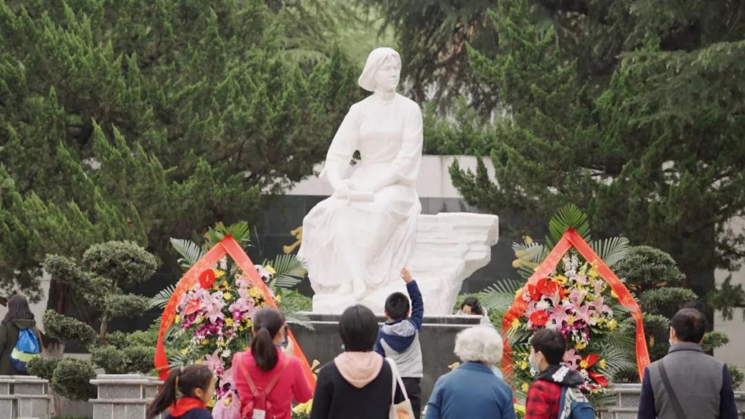 祭扫革命先烈追寻红色足迹,清明祭扫铭记历史追忆革命先烈