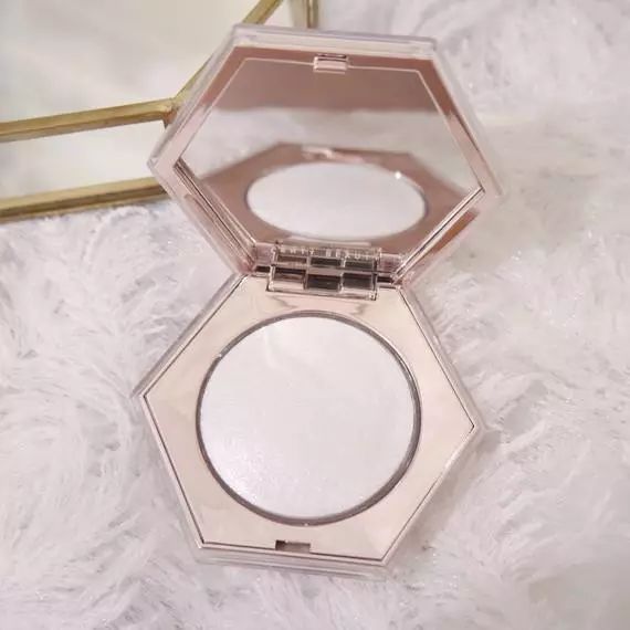 男朋友约我吃饭总是我买单,男朋友给我发了10块红包