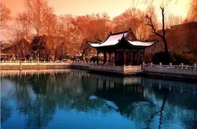 冬季山东山泉水最美最有韵味？济南山泉水美？泰山上下一片银白？