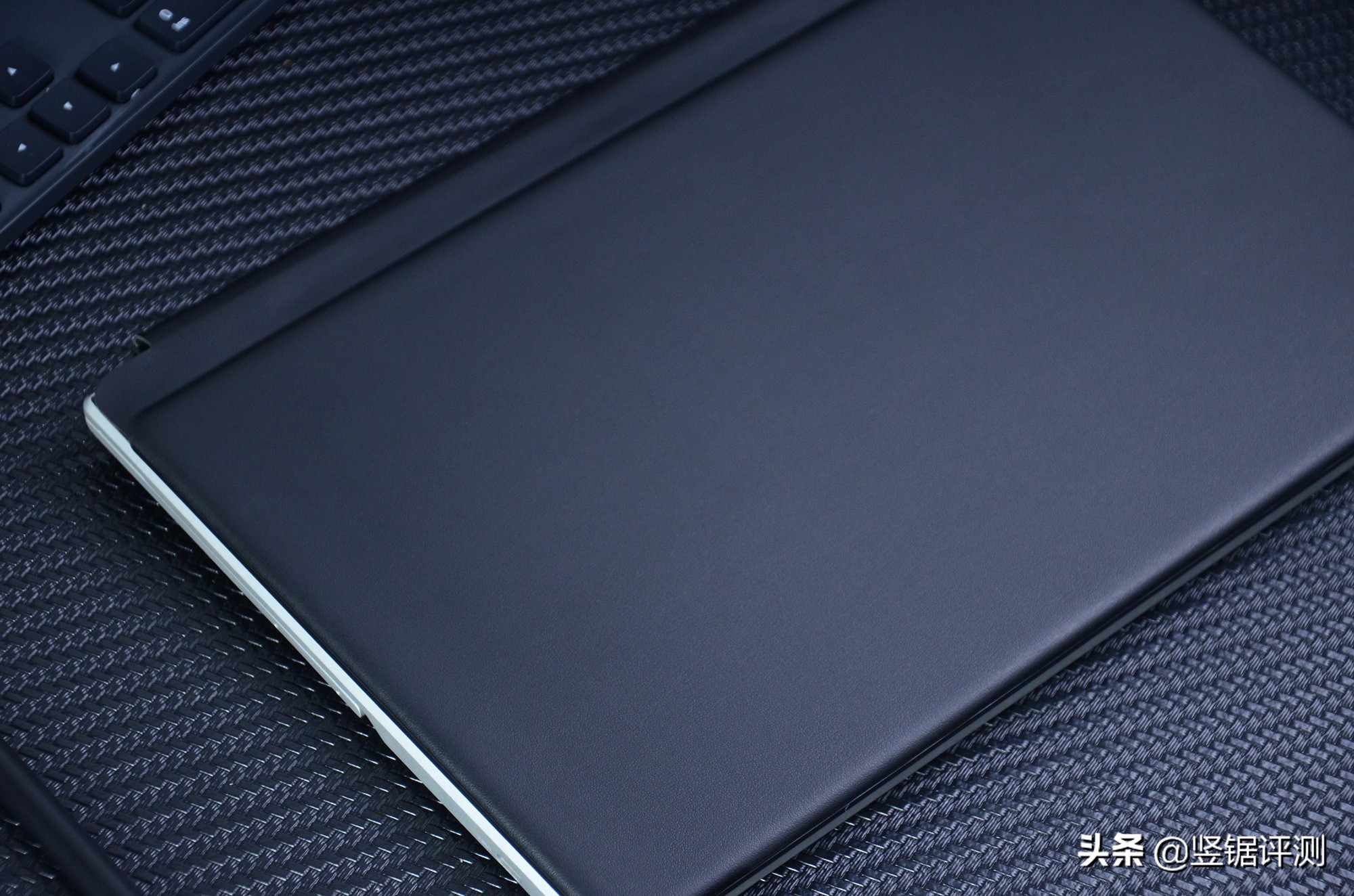 13.3寸1080p和2k,13.3英寸的屏幕搭载2k屏清晰吗