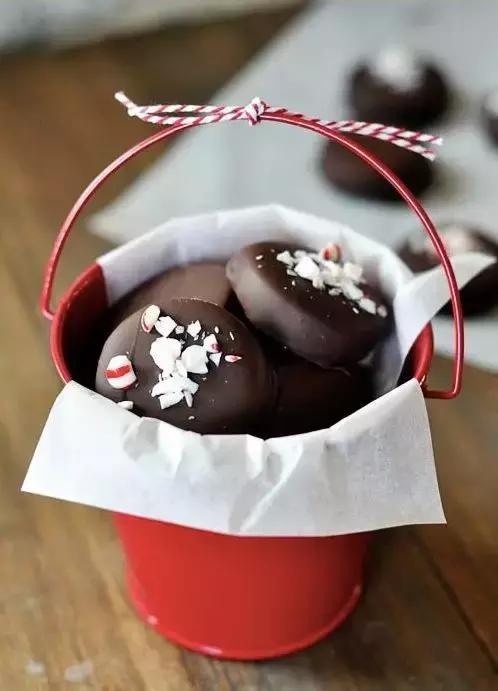 过年穿上红衣服还不够，喷上这支香水就是欧气最旺的锦鲤本鲤