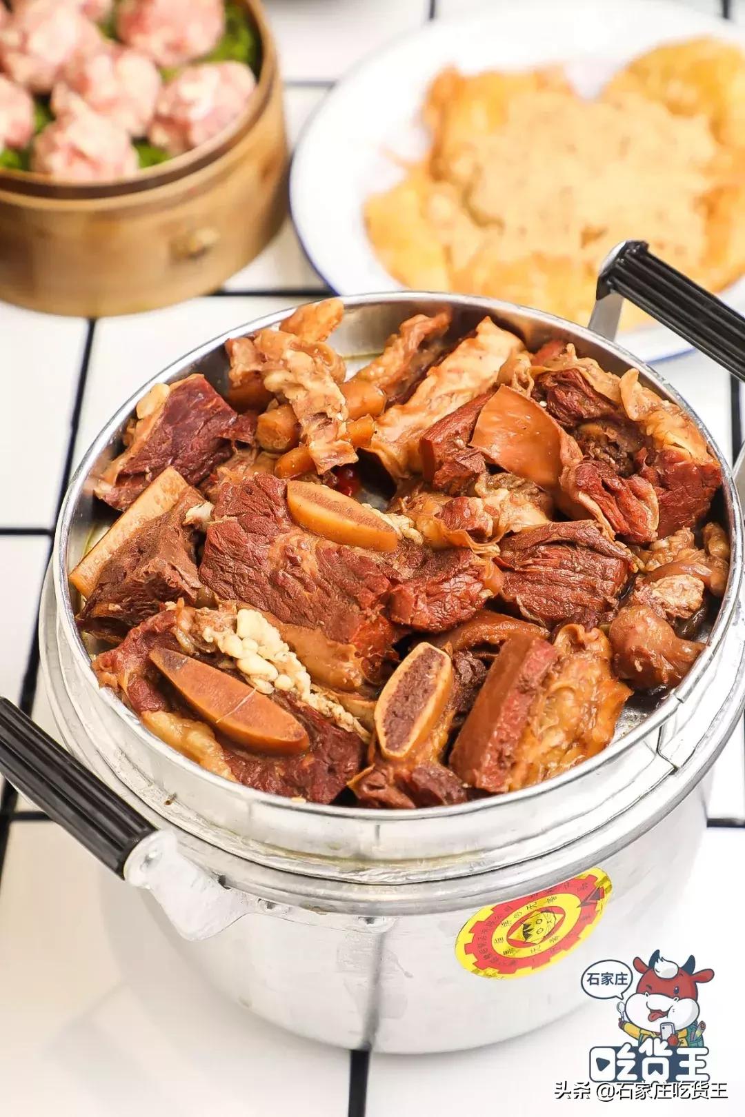 网红“爸爸”终于来了！1分钟就能吃的牛排火锅，连锅底都有肉