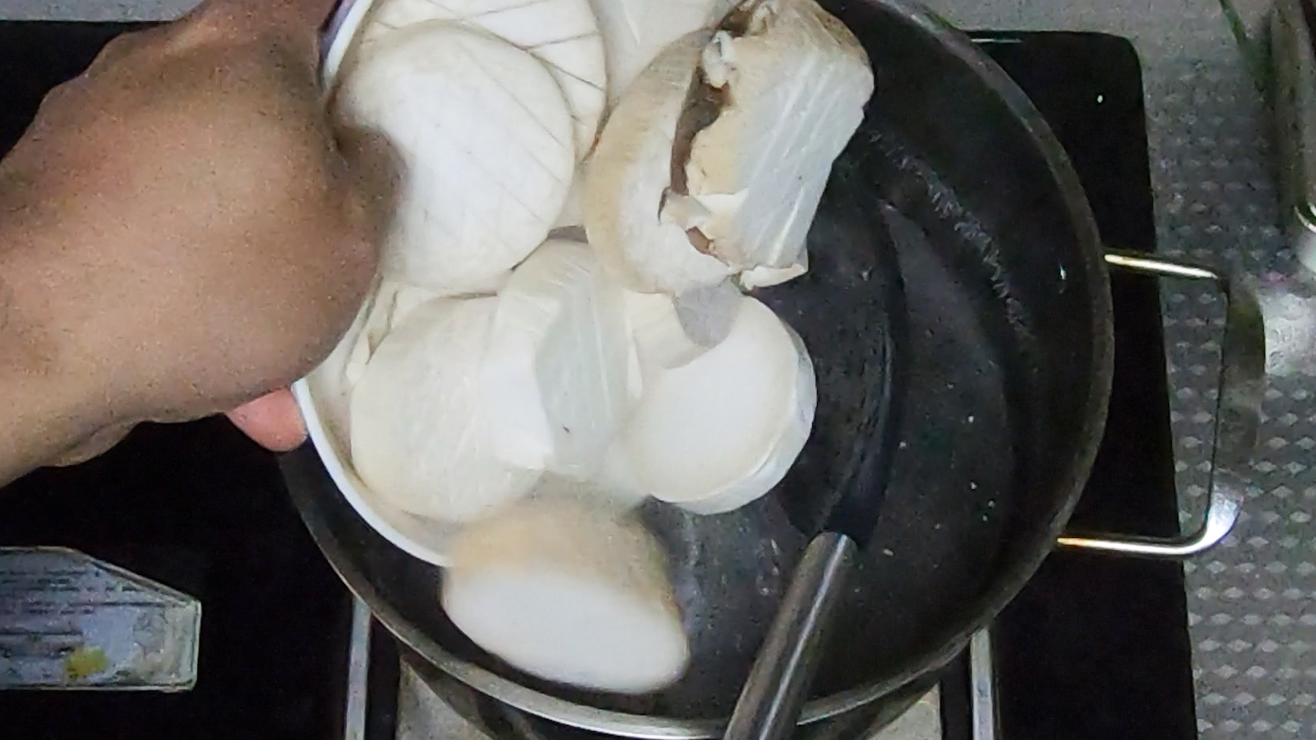 鸡翅根为什么做出来很腥,红烧鸡翅根做法味道超棒一看就会