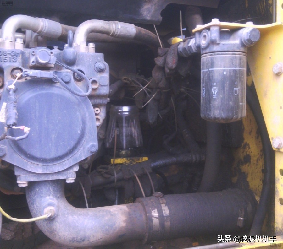 挖掘机挖爆水管怎么办,加藤挖掘机油管爆管是什么原因