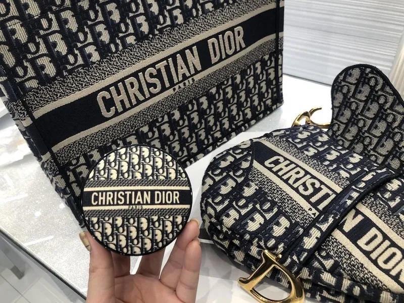 dior小羊皮气垫和ysl羽毛气垫,dior新款花秘气垫