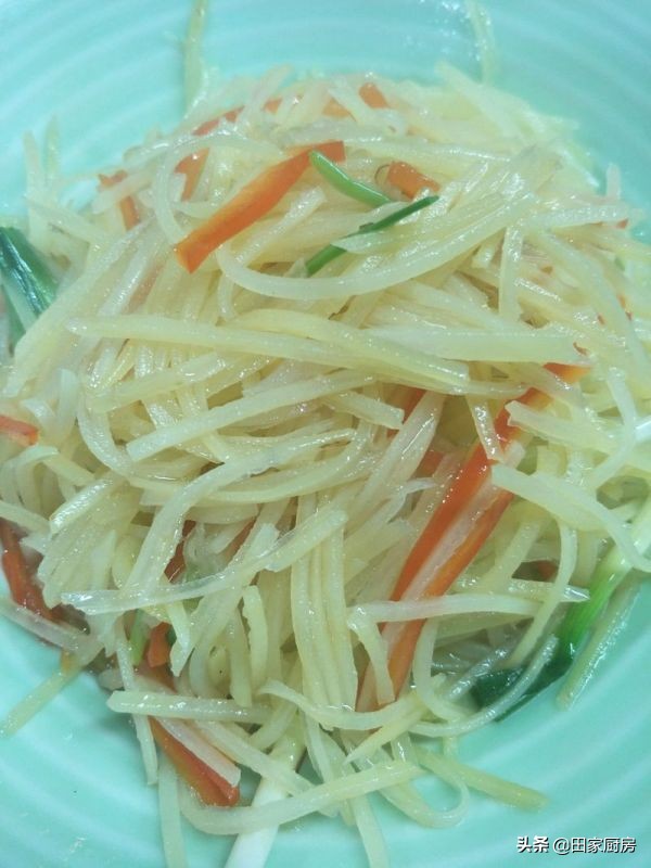 炒土豆丝不用焯水的方法,炒土豆丝不焯水怎么不粘锅