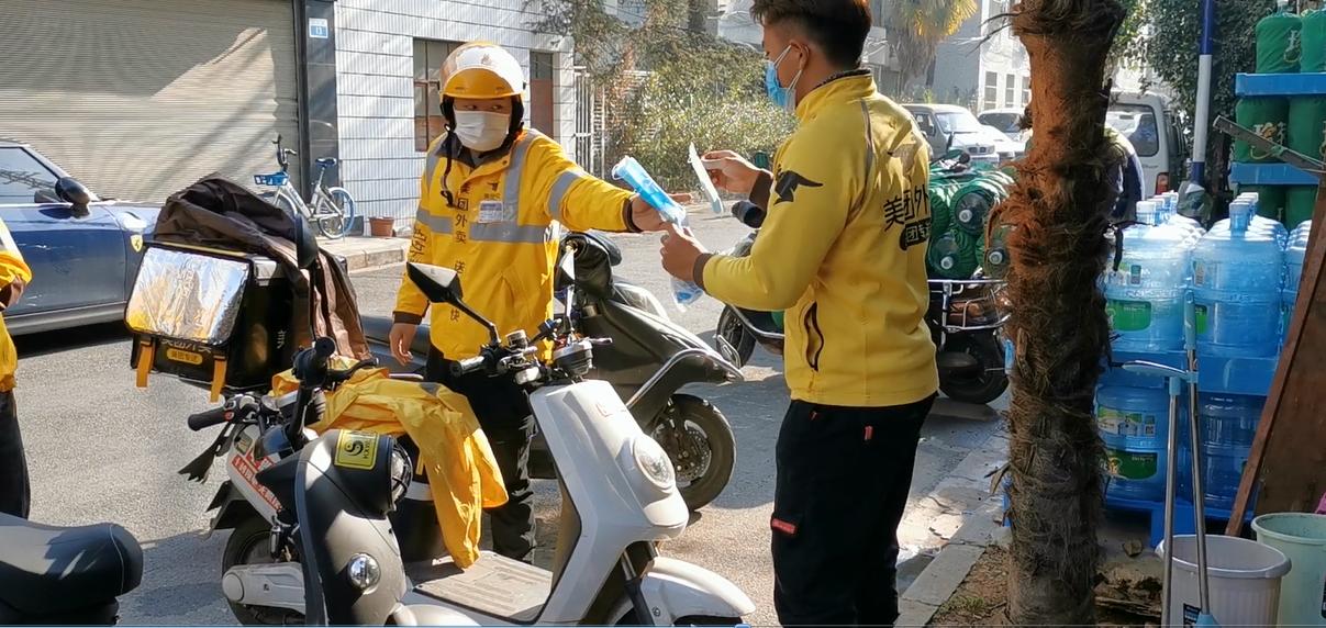 外卖小哥,用车轮温暖着昆明