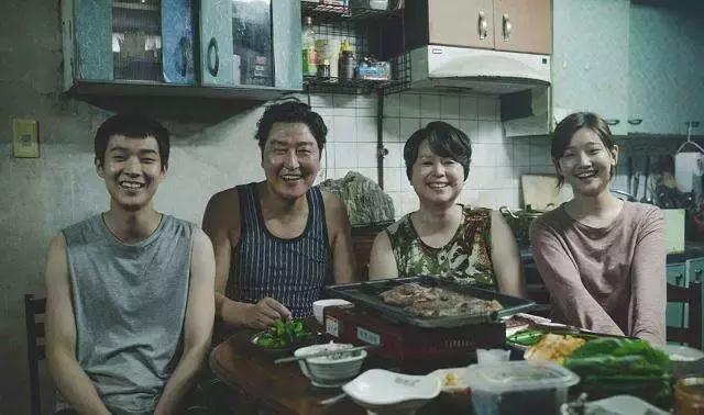 韩国电影寄生虫凭什么获得,韩国电影寄生虫什么寓意