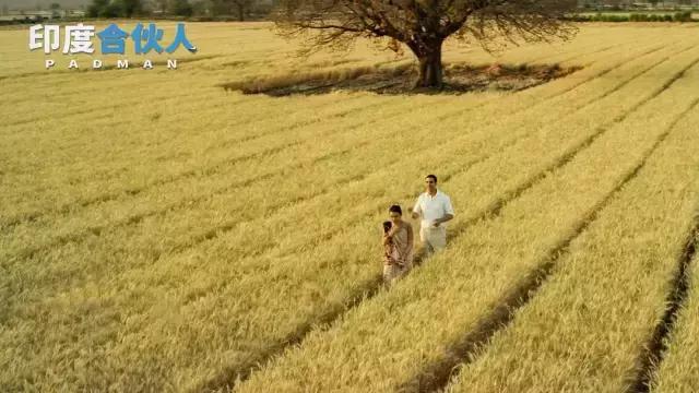 这个了不起的男人,靠着给女人做卫生巾成为英雄!