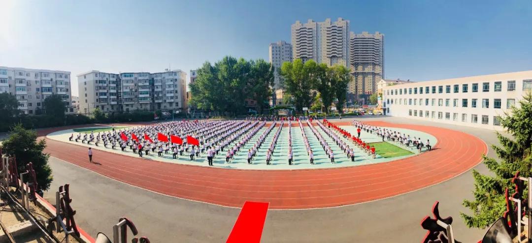 张学良捐资建的新华小学,张学良捐赠小学