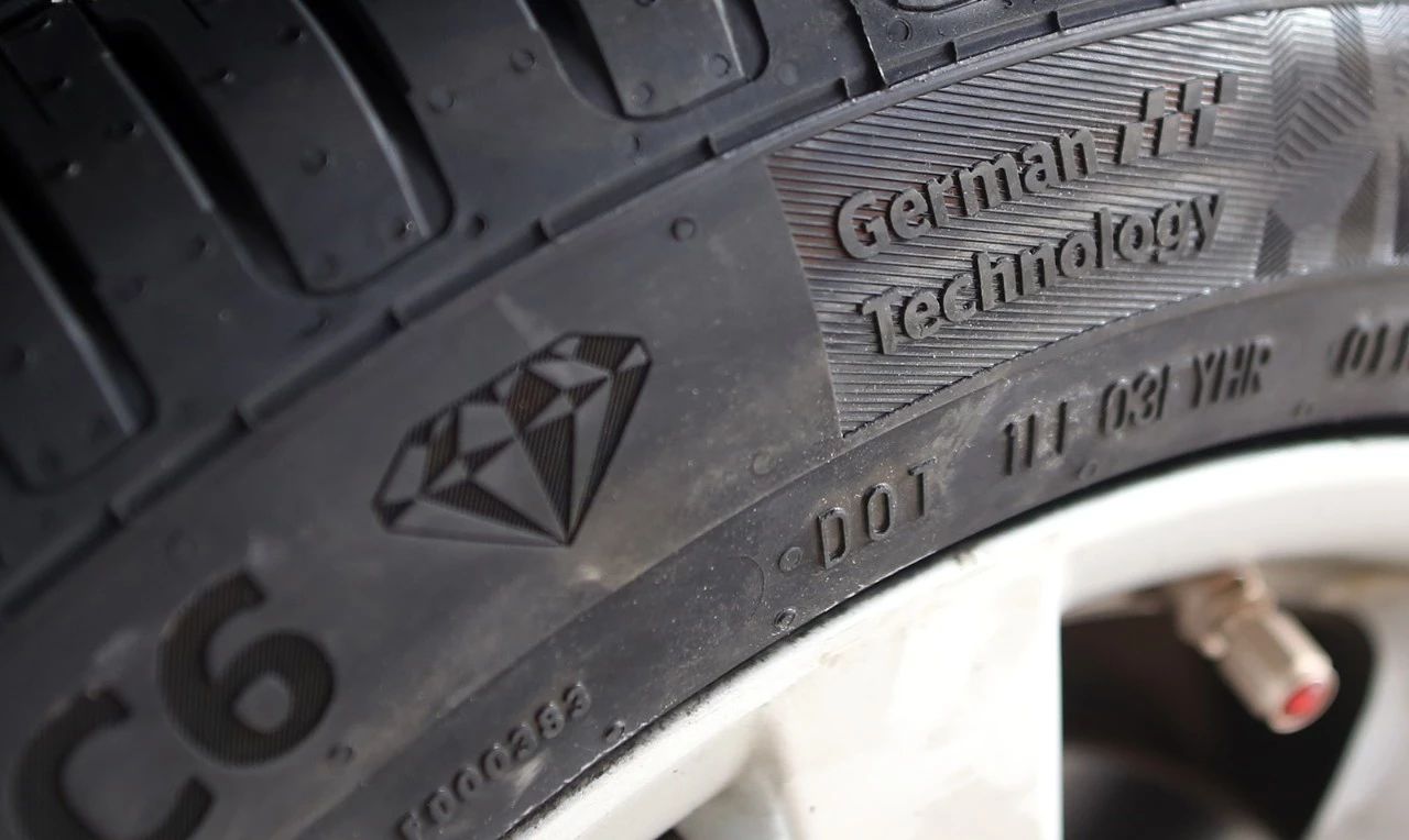 朝阳轮胎su319跟马牌uc6哪个好,马牌uc6轮胎3万公里有裂纹