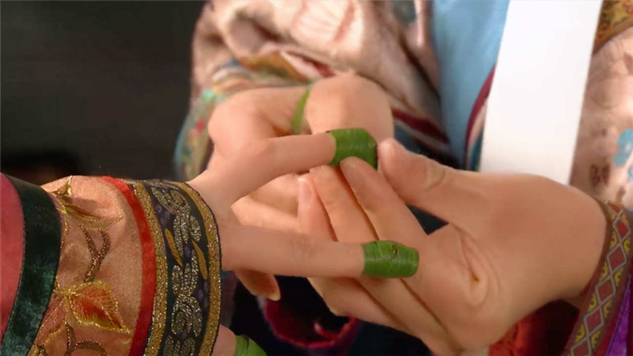 古代女人为什么留最后两个指甲,古时候女人的指甲意味着什么