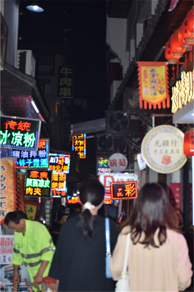 长沙网红街美食一条街最近拍的,长沙网红打卡地美食一条街