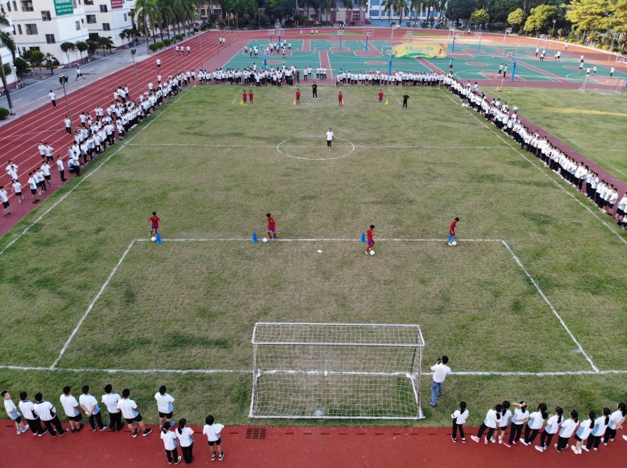 足球明星进校园,足球教练进校园