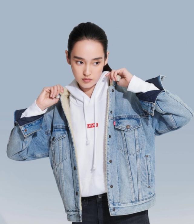 气质女神范轻熟风炸街牛仔外套,女神们牛仔外套这样穿