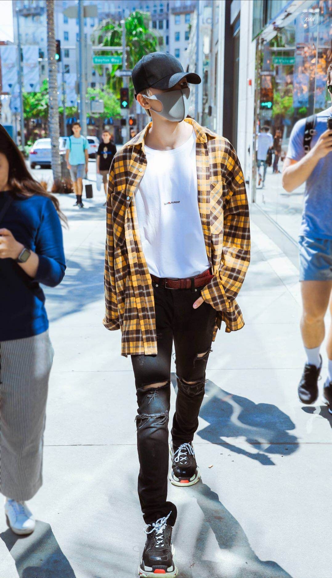 早秋格子衬衫穿搭2019,初秋必备单品经典白衬衫