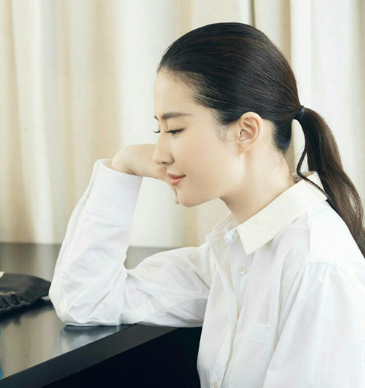 怎么看适不适合披头发,不适合披头发适合剪短发吗