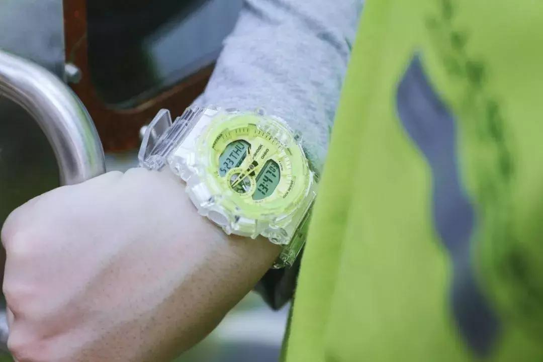 荷尔蒙最爆棚的手表,逆天荷尔蒙透明手表