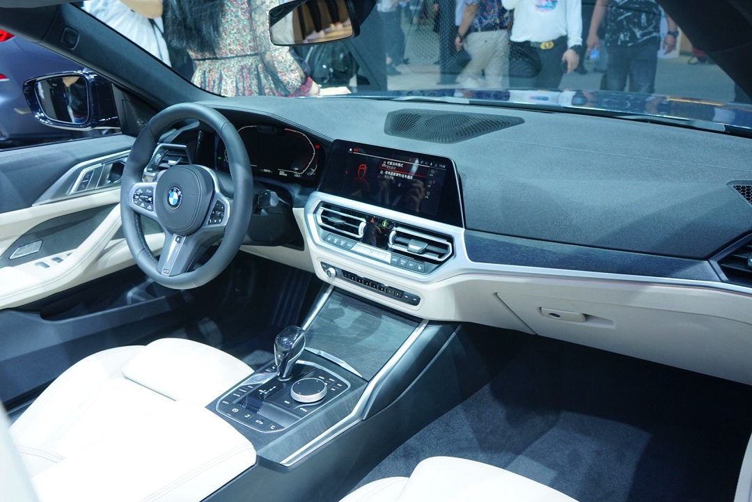 宝马mini三门敞篷版1.5t新车落地,车展最新版宝马4视频