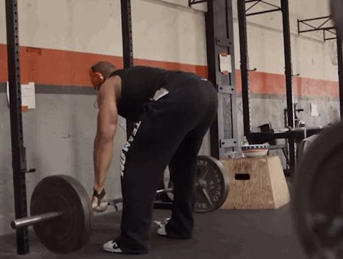 杠铃划船姿势正确还是腰疼,杠铃划船怎么练宽背