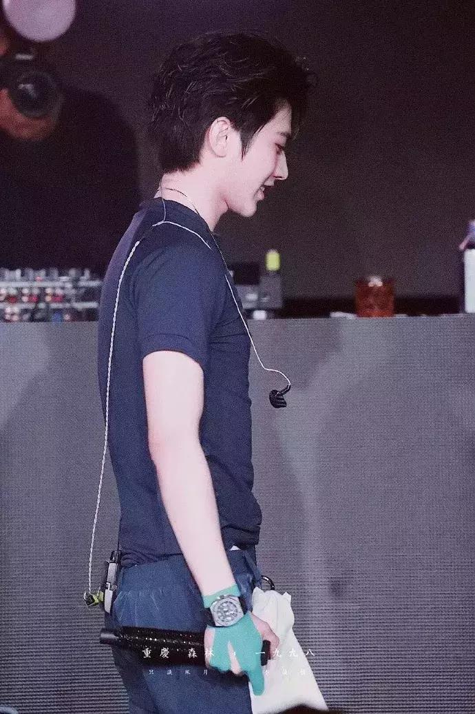 蔡徐坤身高成长史,蔡徐坤为什么相貌改变这么大